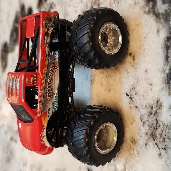 Dan Evans The Destroyer 4x4 1:64 scale Hotwheels truck monstertruck red - Picture 4 of 11